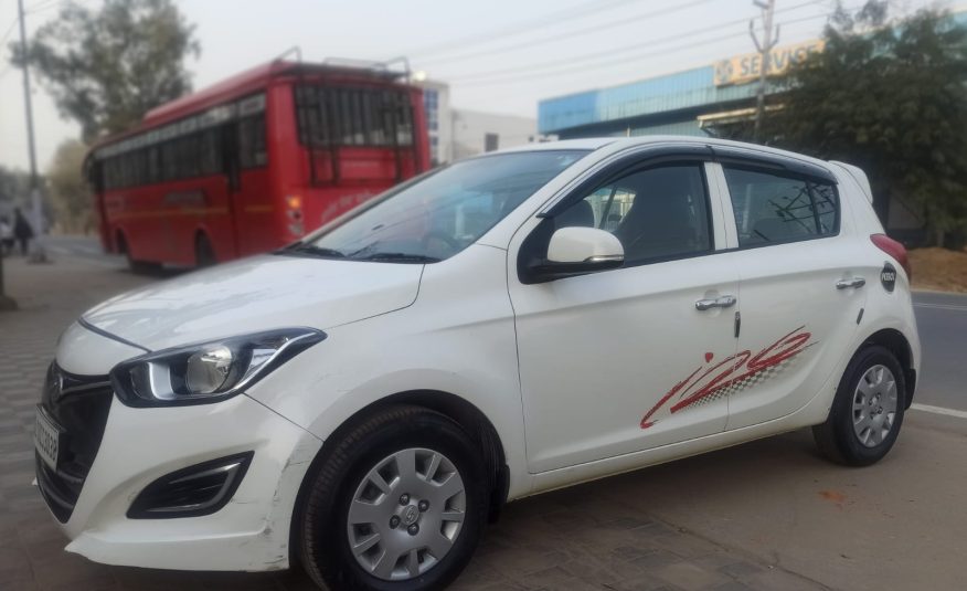 HYUNDAI I20 MAGNA OPT. 2014